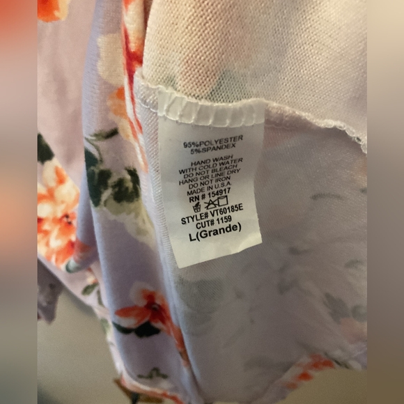 VINE & LOVE NWOT WOMENS L BLOUSE LAVENDER FLORAL - Picture 5 of 5